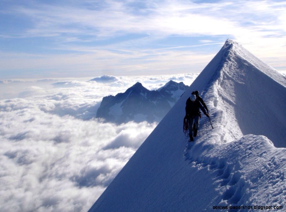 Incredible Photo of a Mountain Climber Above The Clouds in Nepal Incredible Photo of a Mountain Climber Above The Clouds in Nepal