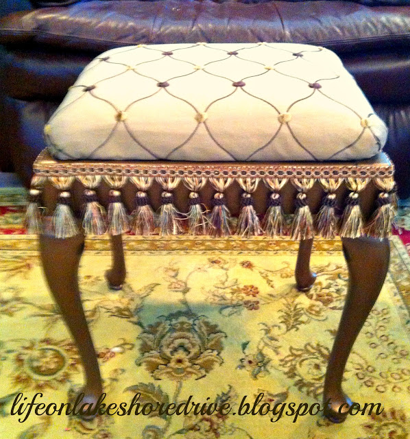 alt="queen anne stool makeover tutorial with martha stewart metallic bronze and fringe"