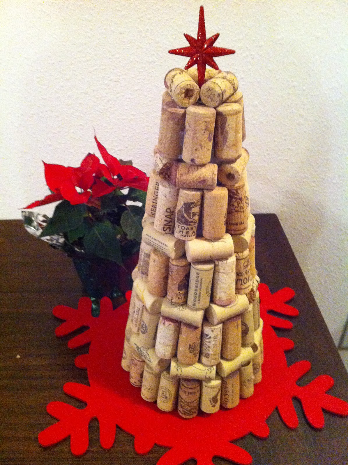 T.O. and fro DIY Wine Cork Christmas Tree