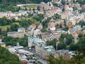Karlovy Vary z rozhledny Diany