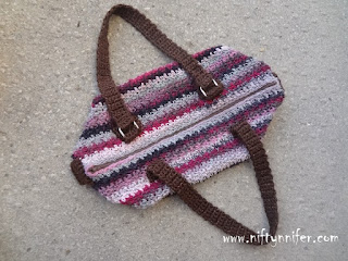 http://www.niftynnifer.com/2015/10/free-crochet-pattern-passionately-pink.html