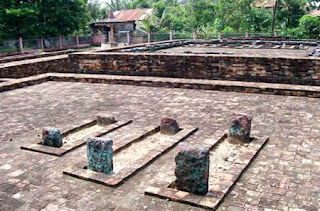 Situs Tralaya, Bukti Sejarah Yang Diabaikan Orientalis [ www.BlogApaAja.com ]