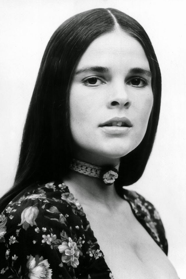 20 Beautiful Black & White Photos of American Actress Ali MacGraw from