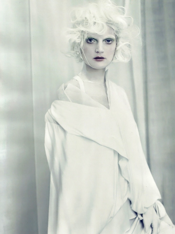 A white story by Paolo Roversi