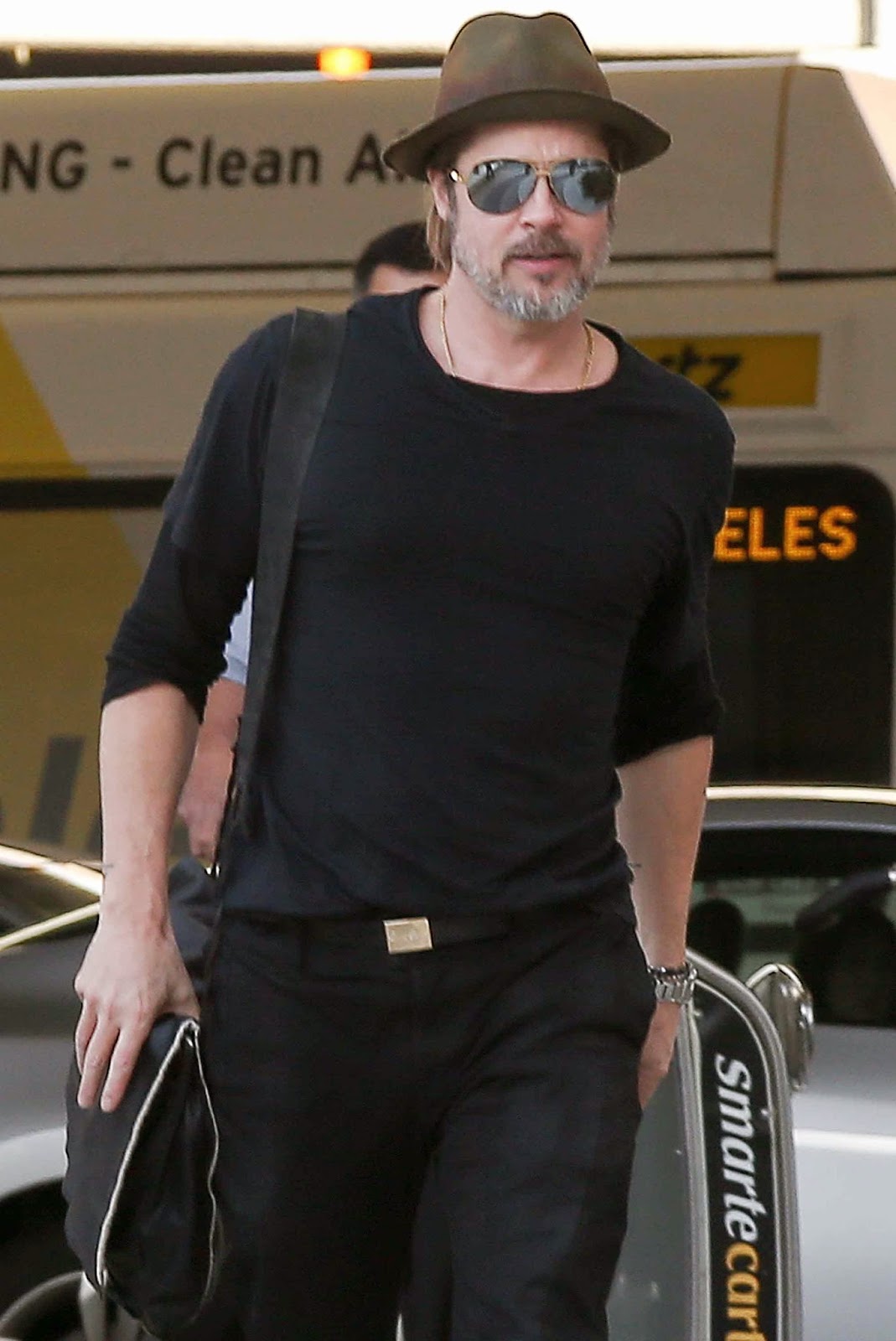 ALWAYS AGELESS BRAD PITT GROWS A GREY BEARD