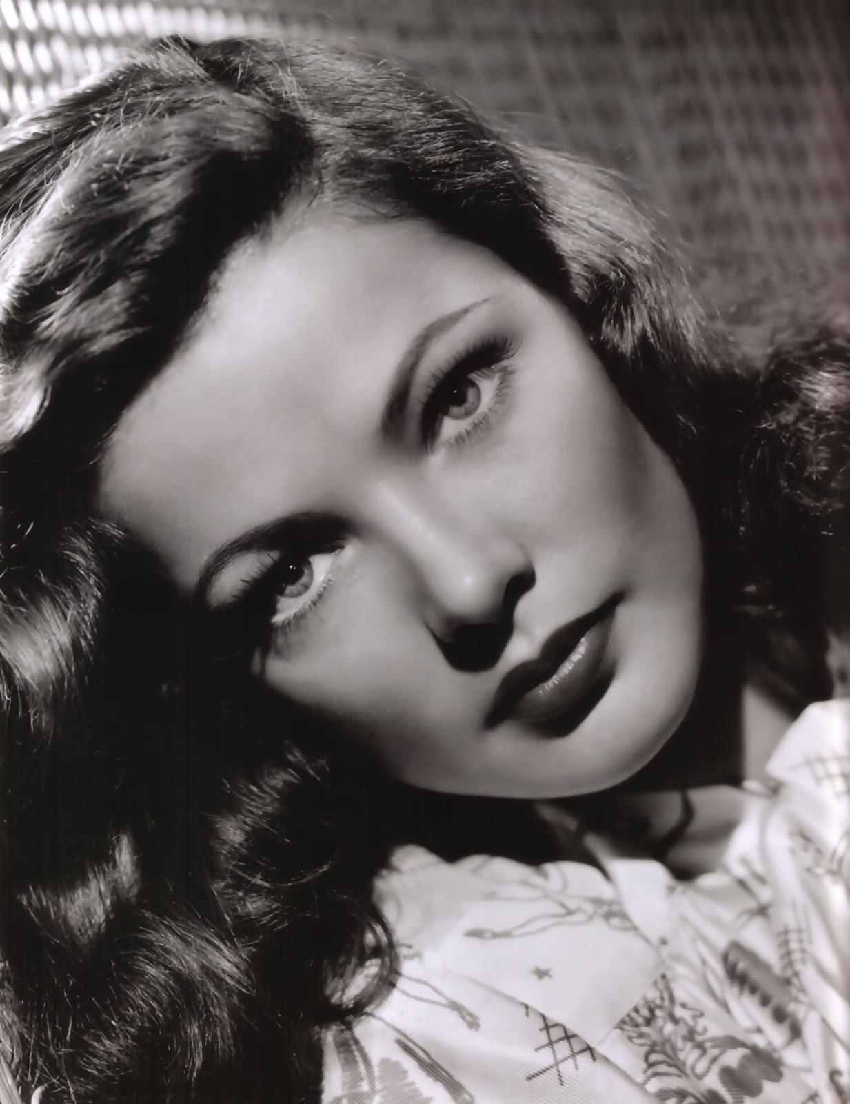 http://3.bp.blogspot.com/-JwJh9tdvCHg/UCtIPvcWsFI/AAAAAAAADp0/oq1dzEY9x_c/s1600/36-Gene_Tierney_laura.jpg