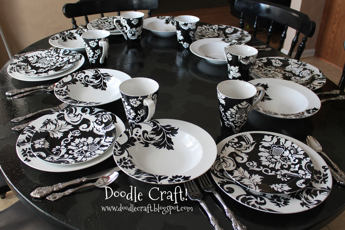 Doodlecraft Stencil a Round Kitchen Table tutorial!