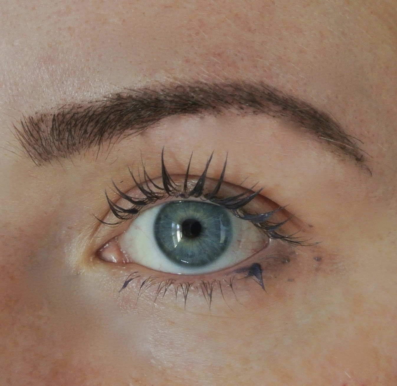 How to Tint Your Eyelashes