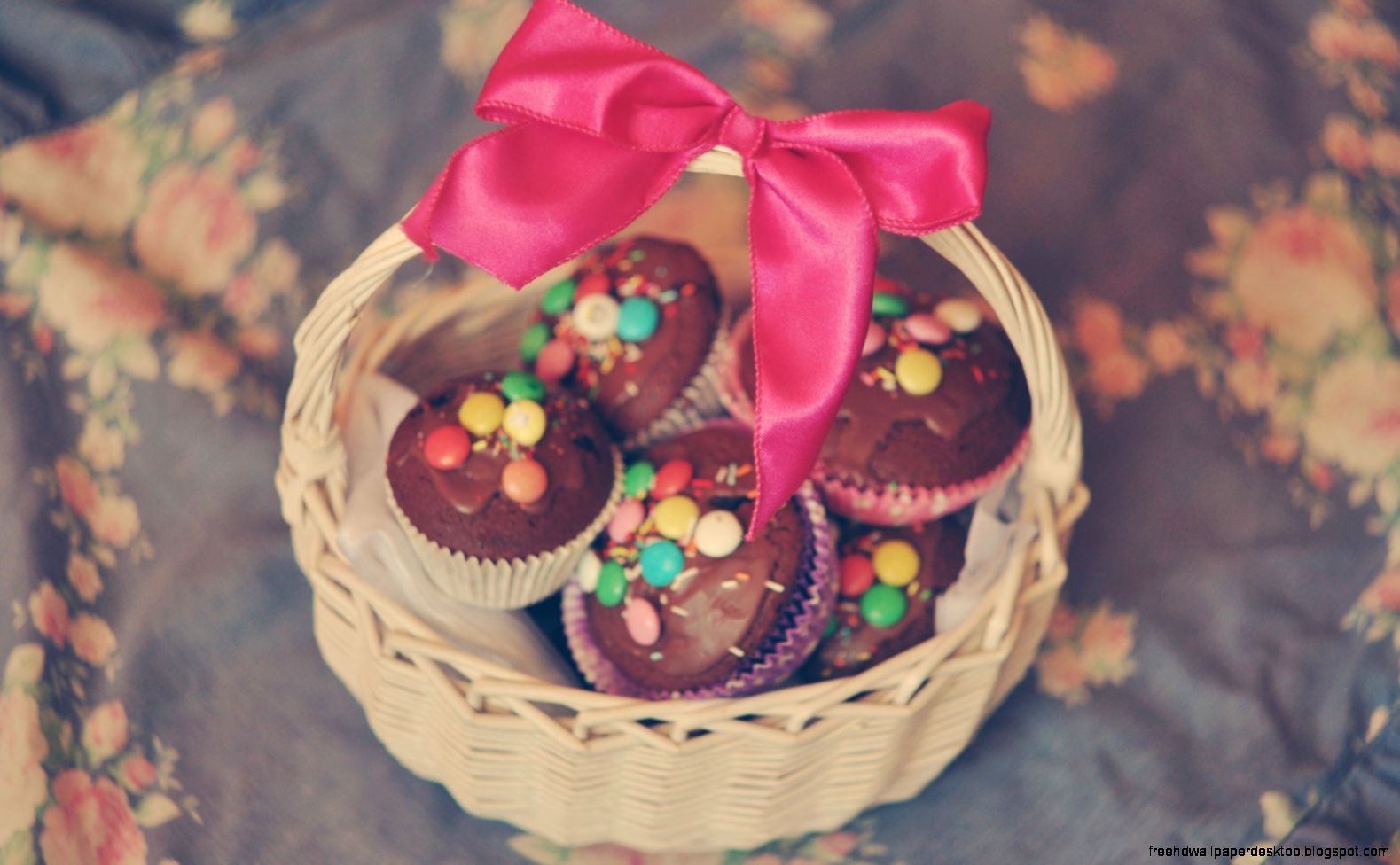 Cupcakes Basket Bow HD Wallpaper FreeWallsUp Cupcakes Basket Bow HD Wallpaper FreeWallsUp