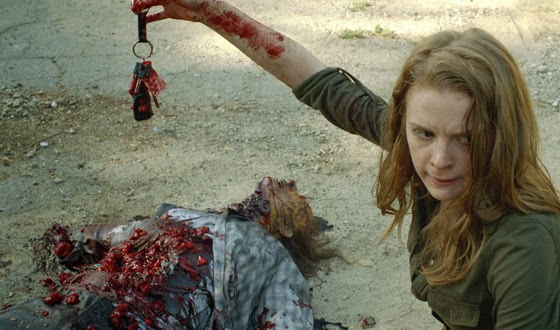 Ashley Bell es Karina en "The Oath", la tercera temporada de webisodes de The Walking Dead