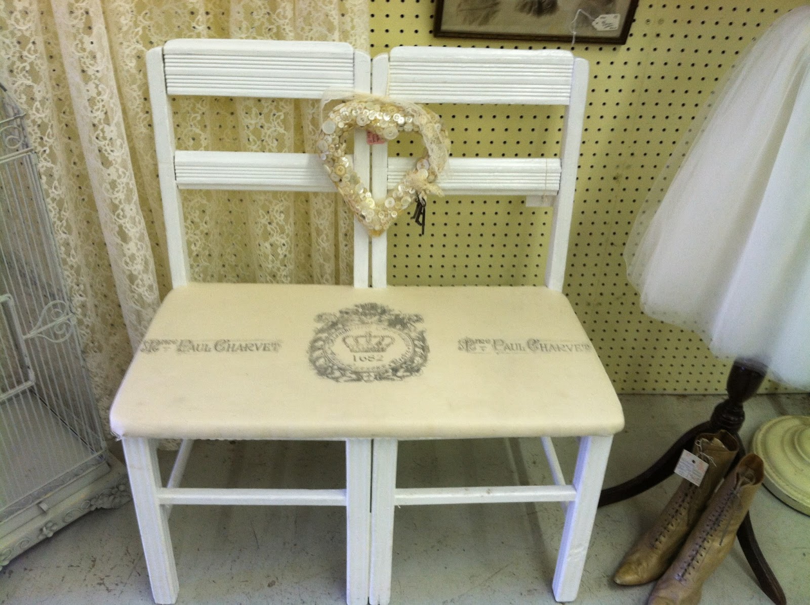 Pollyanna Reinvents DIY Bench in French!