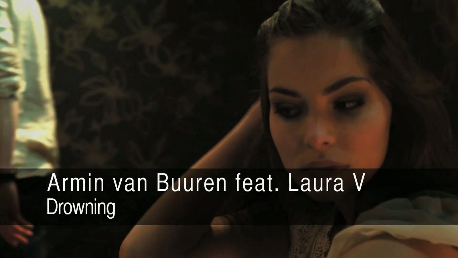 ARMIN VAN BUUREN FEAT LAURA V DROWNING Videoclip HD
