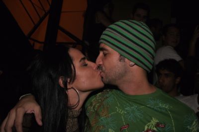 [Imagem: beijo-perlla-latino.jpg]