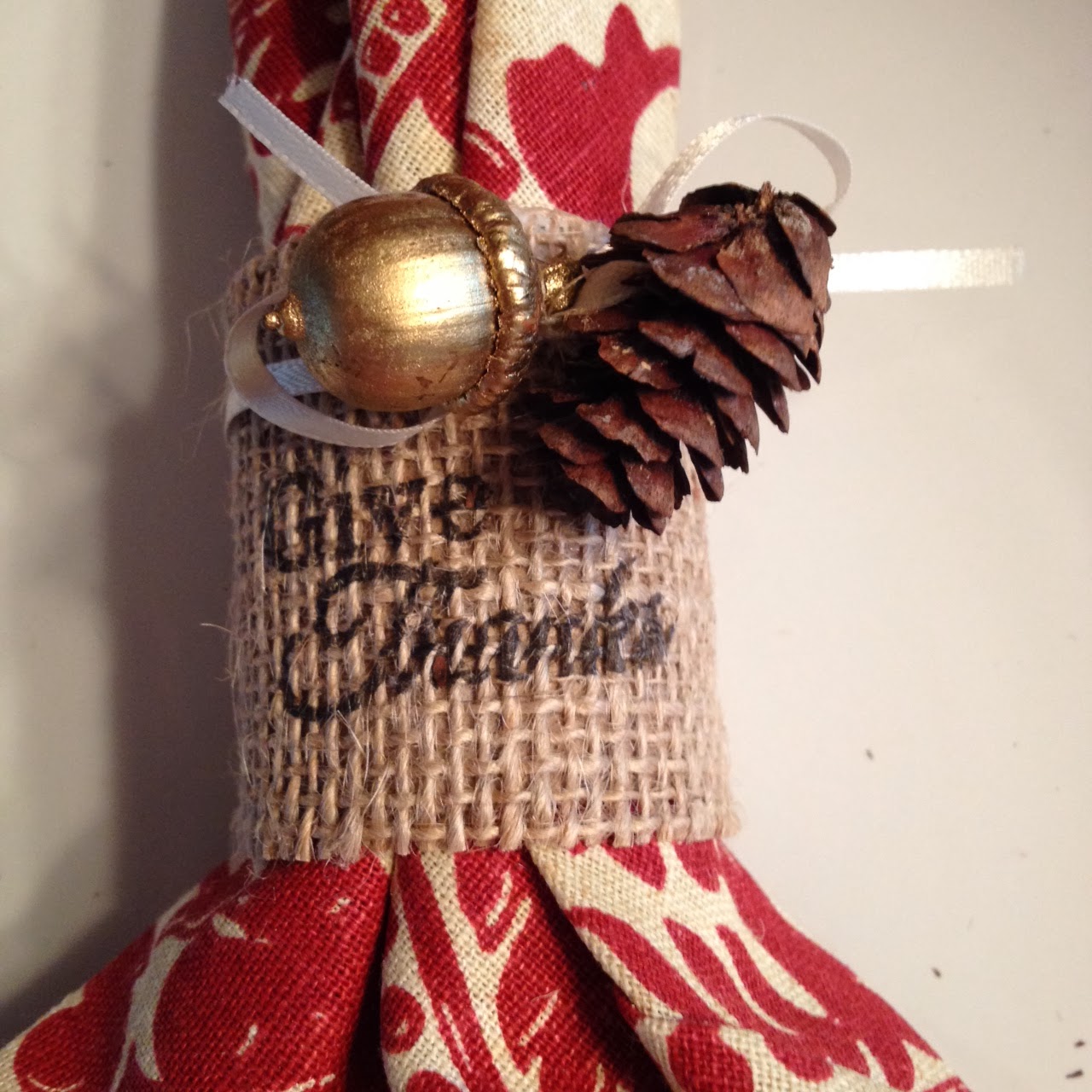 Two It Yourself DIY Napkin Holder from a toilet paper roll (Free 'Give