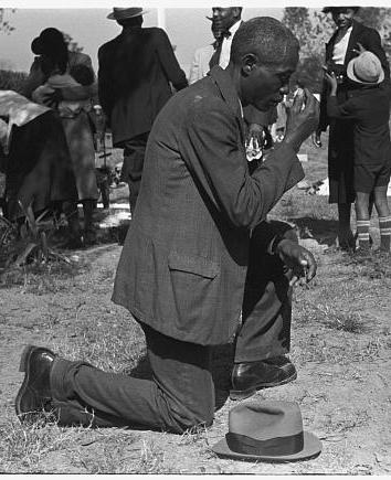 LUB CIM DAWS TXHAUM ( Sacrement de Réconciliation ) - Page 2 African-American-Praying