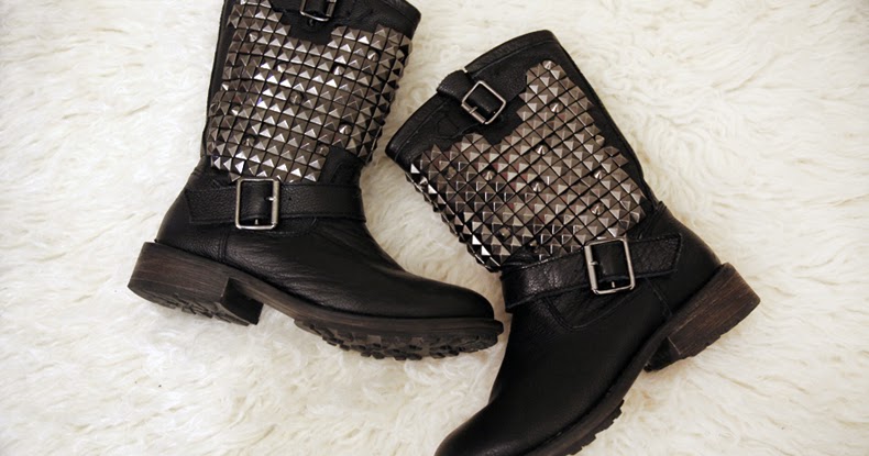 boots femme cloutées