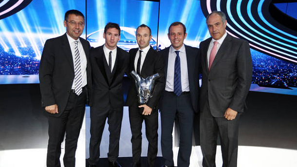 Iniesta se lleva el premio al Mejor Jugador de la Uefa en Europa 2011