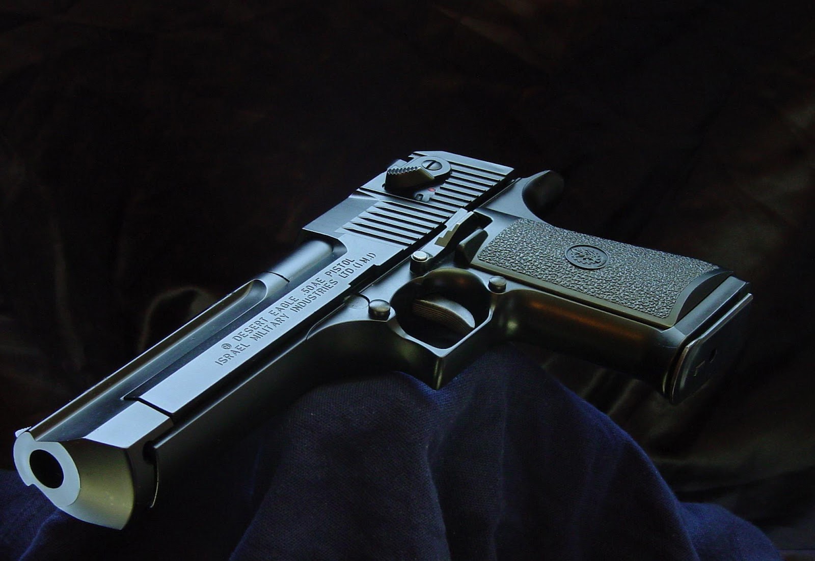 Guns & Weapons Silver Desert Eagle