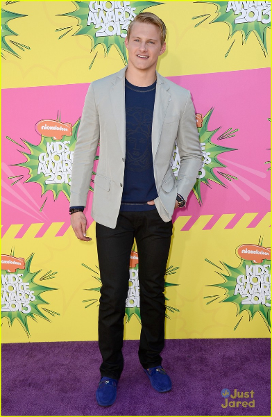 The Hunger Games Wins 2 Kids Choice Awards + Josh Get SLIMED!