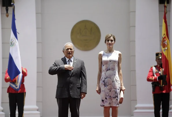 Queen Letizia of Spain and Salvador Sanchez Ceren President of El Salvador attend an official welcome ceremony at Presidential Palace 