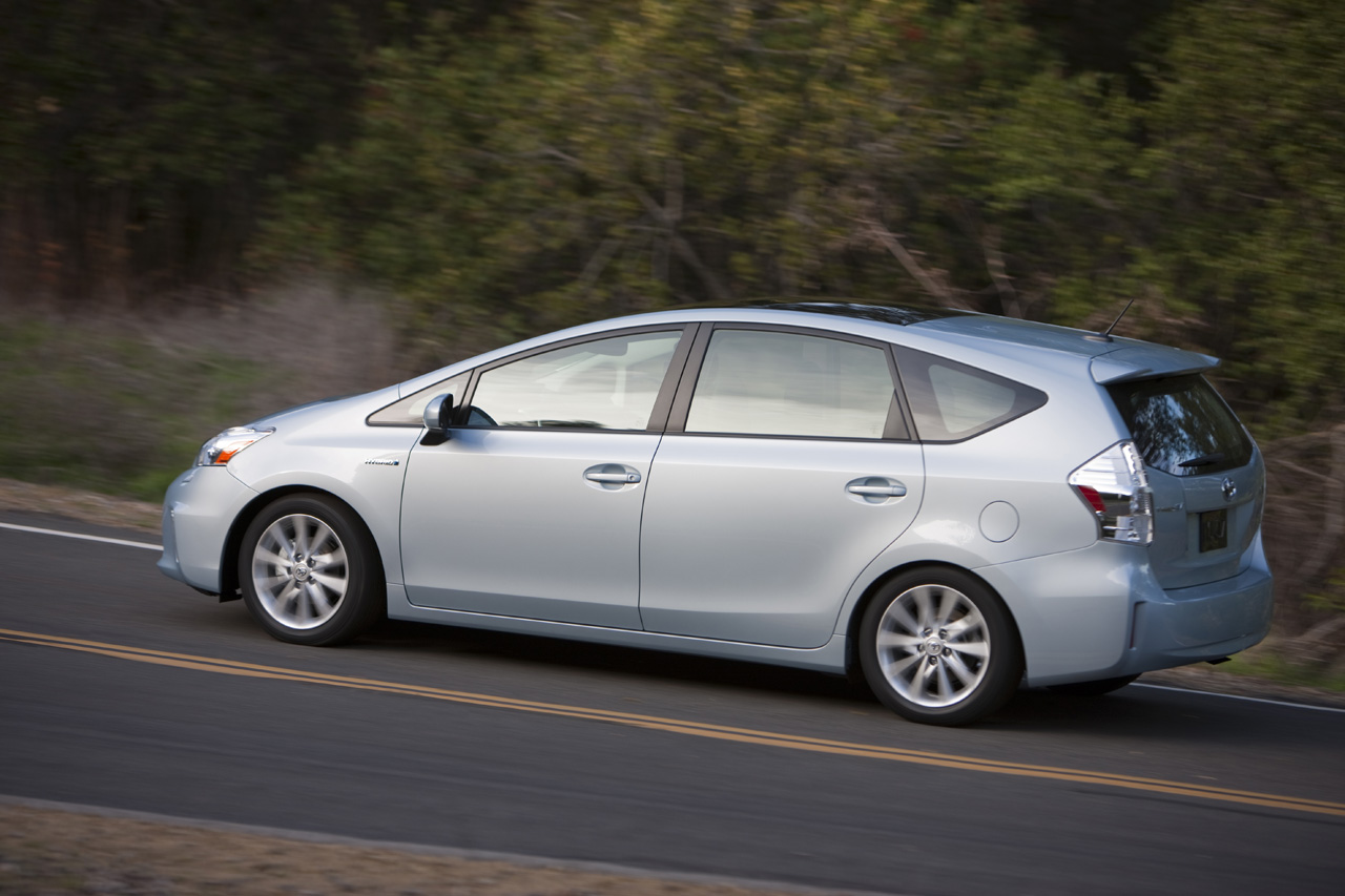 2012 TOYOTA PRIUS V HD WALLPAPERS