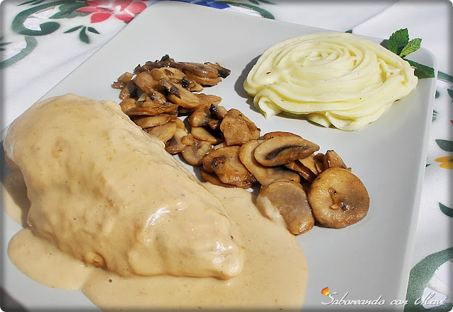 Pechugas Camperas En Crema Con Queso De Torta De Oveja
