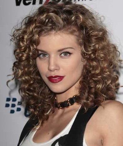 nice hairstyle curly hair