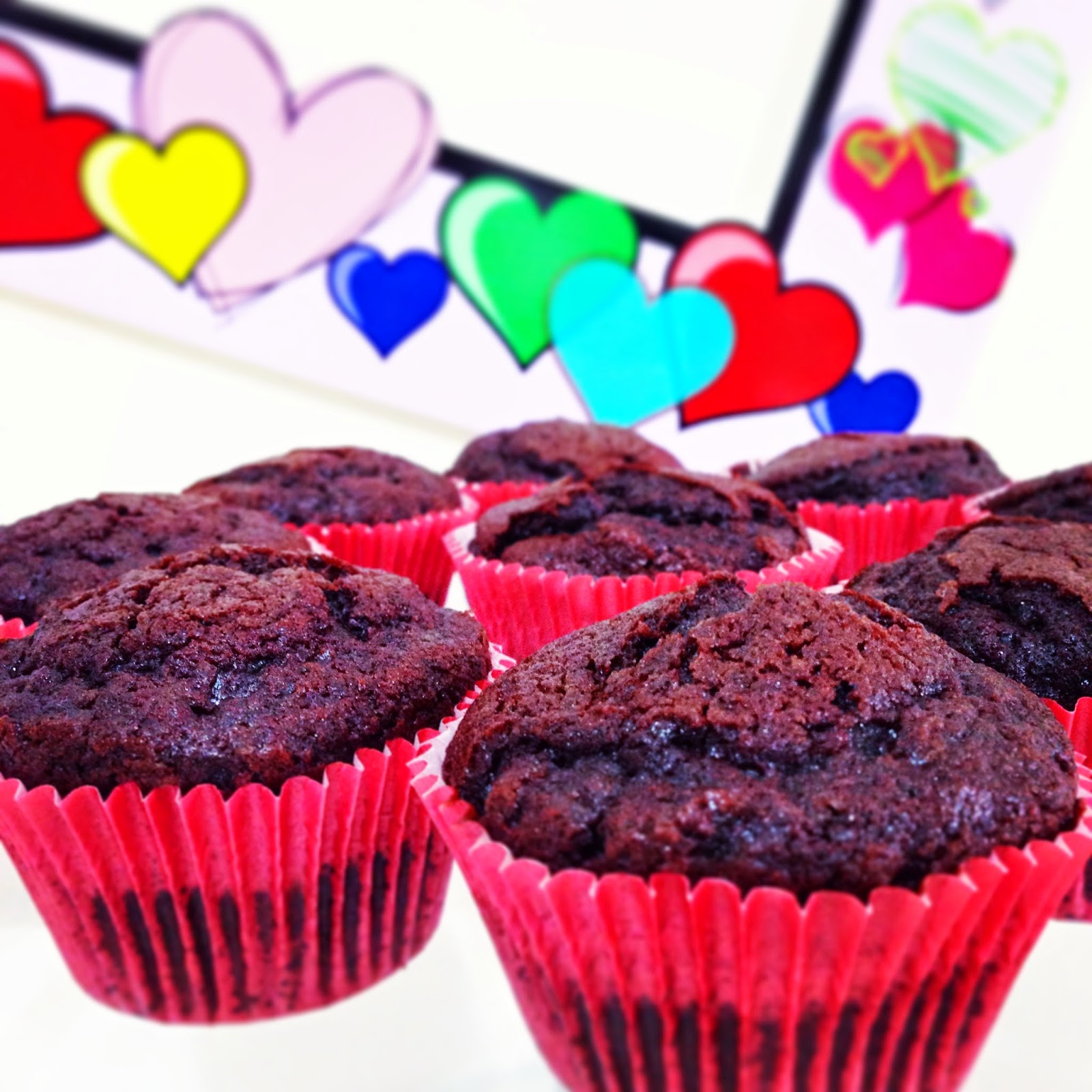 Özen'in mutfağından Özen'li tarifler ) Toz çikolata soslu muffin