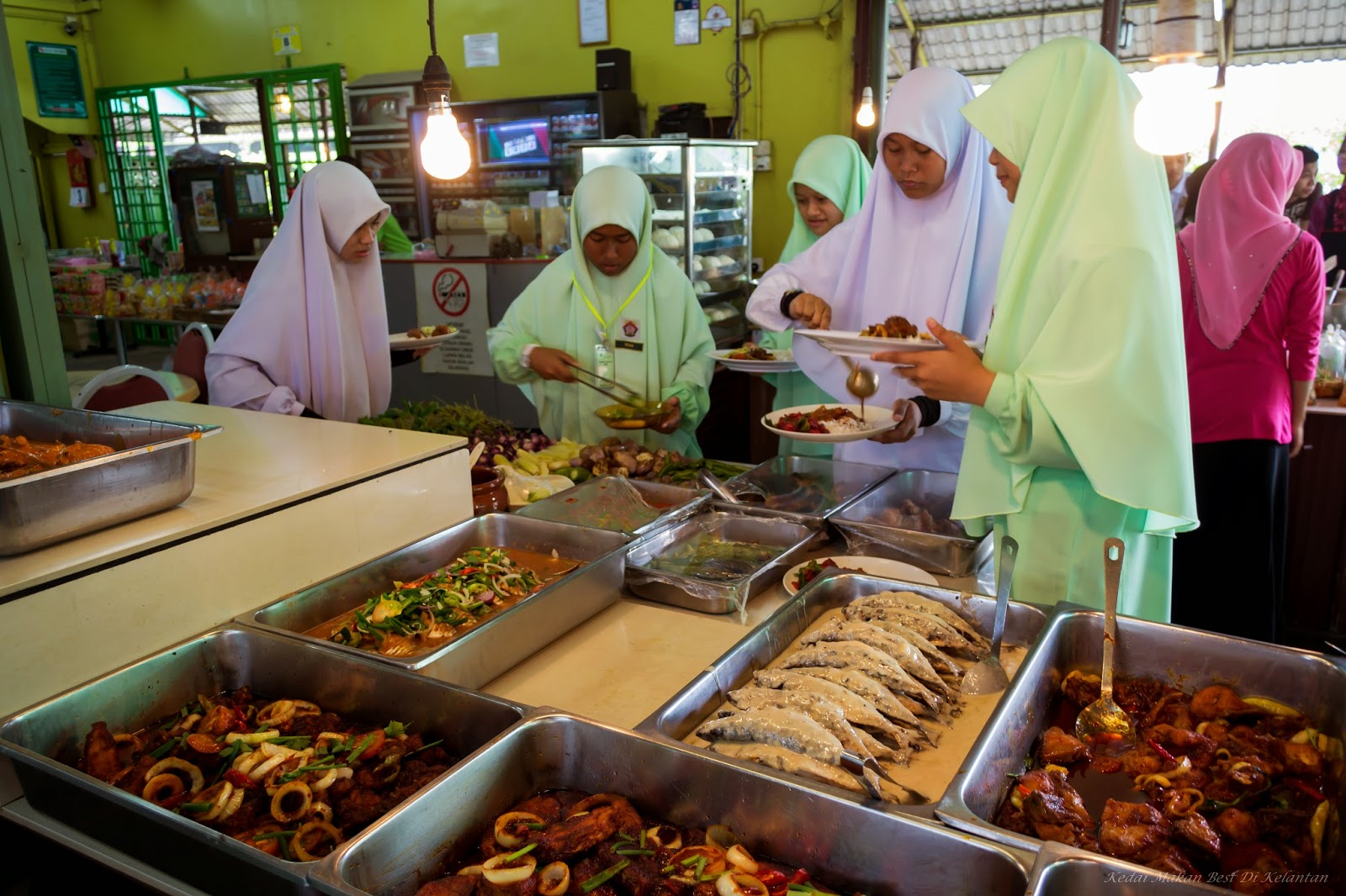 Kedai Makan Best Di Kelantan Selera Tepi Sungai Tanah Merah Kepelbagaian Masakan Dan Keselesaan Pelanggan Jadi Tumpuan