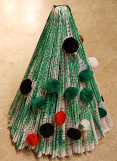 Proiecte de iarna cu si pentru copii Make+Paper+Christmas+Tree+%25281%2529