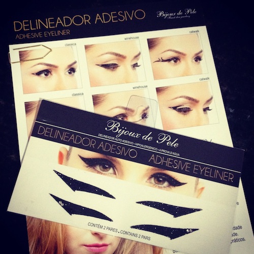 Blog Momentos Delineador adesivo praticidade para um look perfeito Adesivo De Chão ~ Blog Momentos Delineador adesivo praticidade para um look perfeito