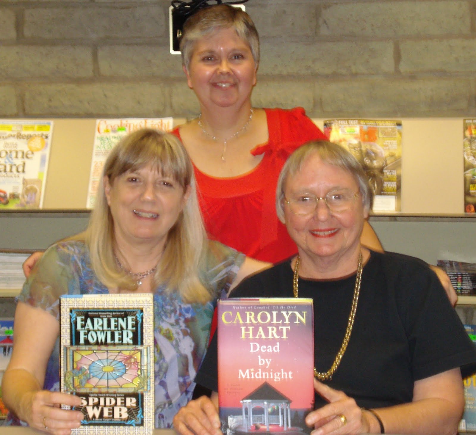 Lesa's Book Critiques Carolyn Hart and Earlene Fowler for Authors