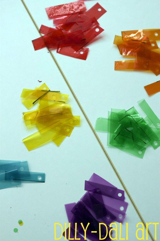 DillyDali Art Gelatin Plastic Rainbows {Two Ways}