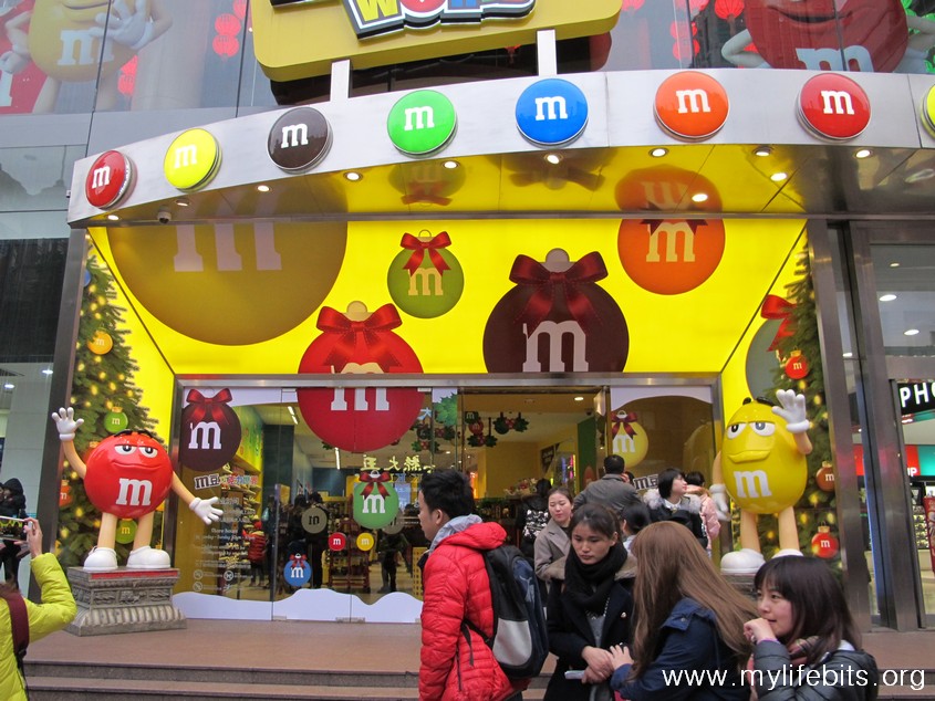 「對了，去上海吧！」Yes，Go Shanghai！「好了，到大陸工作吧！」 m&m's world shanghai ！m&m巧克力旗艦店