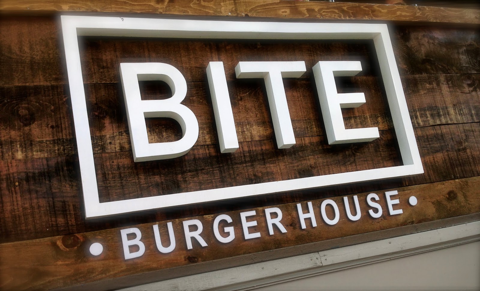 Lola and Riley's Culinary Quest: Bite Burger House (Review)