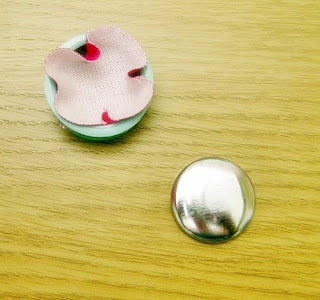 Fabric covered buttons tutorial Fabric covered buttons tutorial