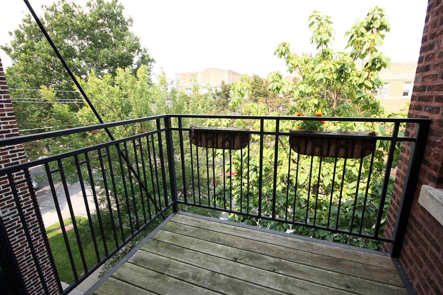 The Chicago Real Estate Local New for Sale A contemporary Ravenswood condo for 299,000