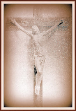 "Cristo Crucificado". Terracota escultor L. Causarás. Talla madera anónimos. Dirección Claudio Rius