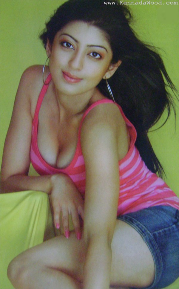 CelebHubs - Indian Actress Photos: pranitha hot photos