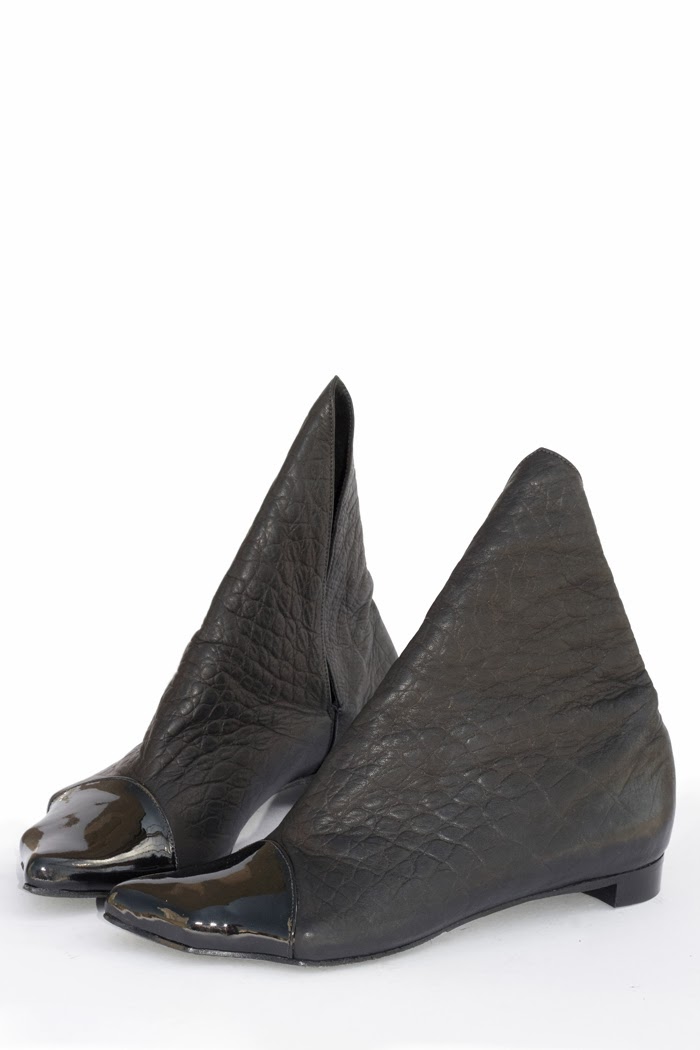 MAKING SHOES Unlock Your Creativity At Footwear Design Course