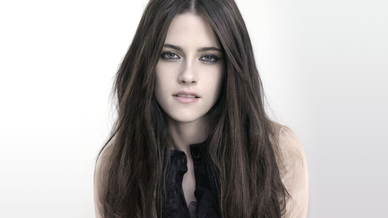 Kristen Stewart mini biography and beautiful wallpapers