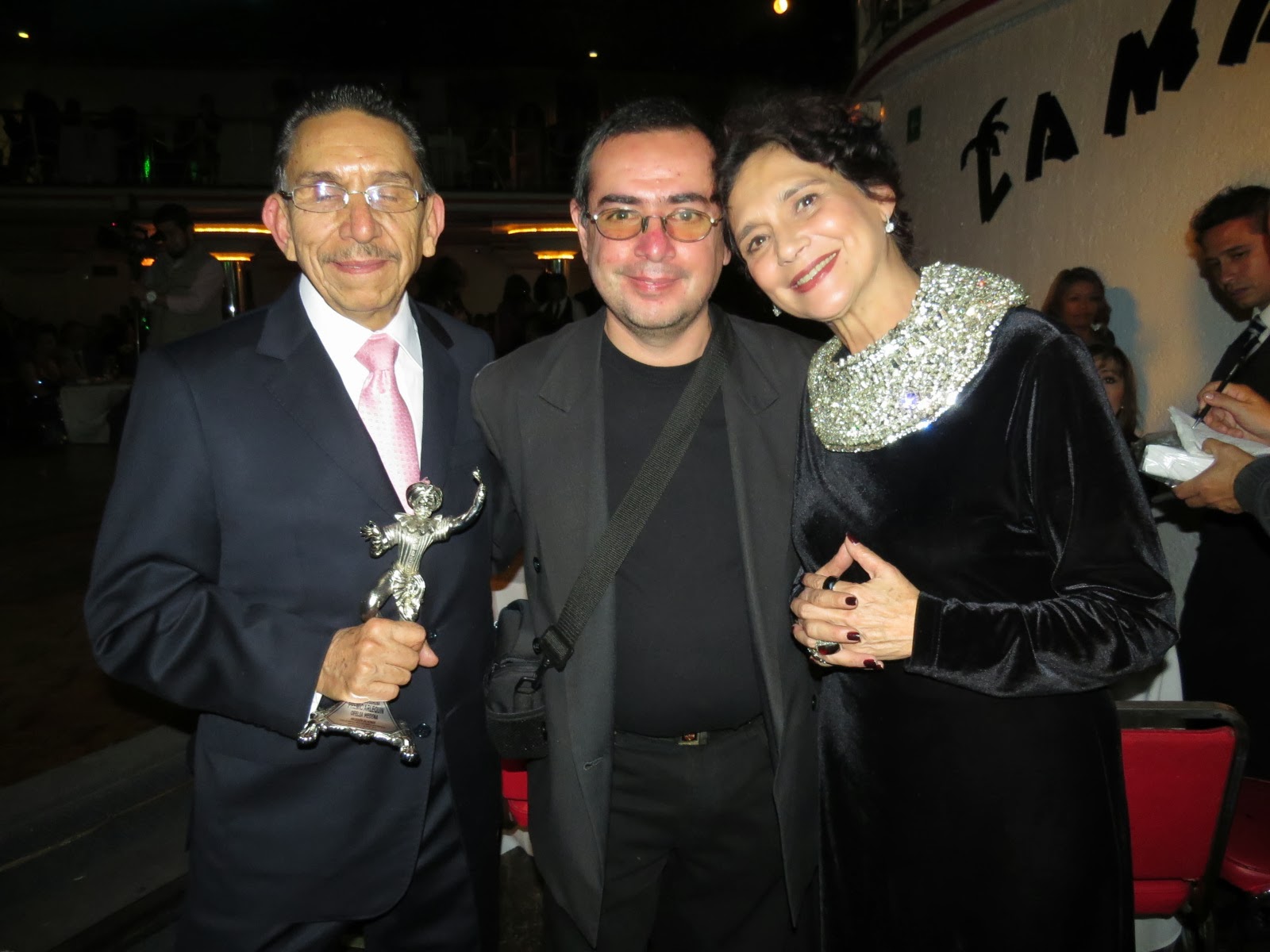 ZONA DE FAMOSOS OFELIA MEDINA GANA EL ARLEQUIN 2013