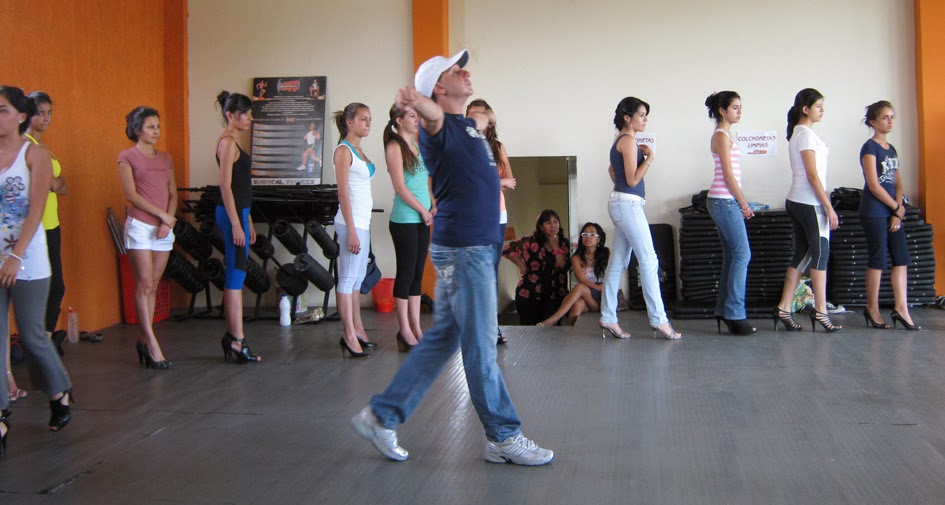 ESCUELA DE MODELAJE ULTRA Toda la Moda para ti