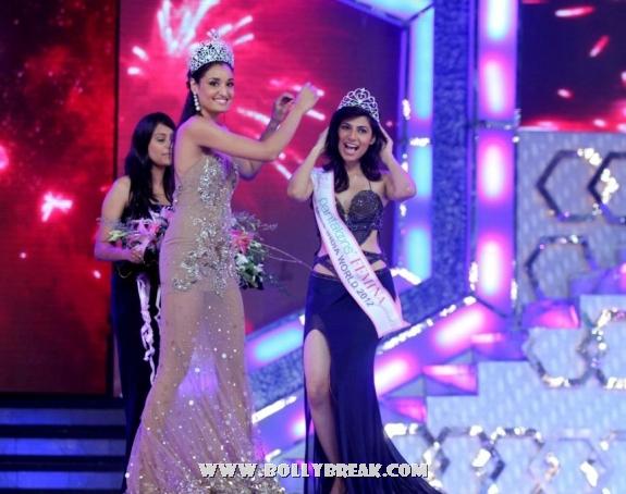 Vanya mishra long legs in gown - Vanya Mishra Unseen Miss India 2012 Pics - Crown Ceremony