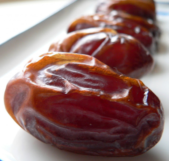 DATES KARJURA PANDU MUSLIMS SPECIAL FRUIT ON RAMZAN