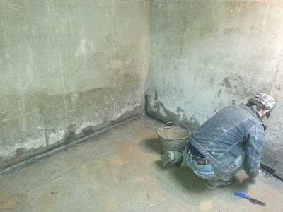 Укладка "Пенеплага" (гидропломбы) в углубленную штробу Укладка "Пенеплага" (гидропломбы) в углубленную штробу