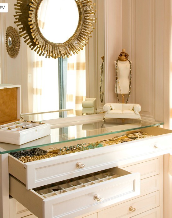 The Peak of Très Chic Pretty Organization Jewelry