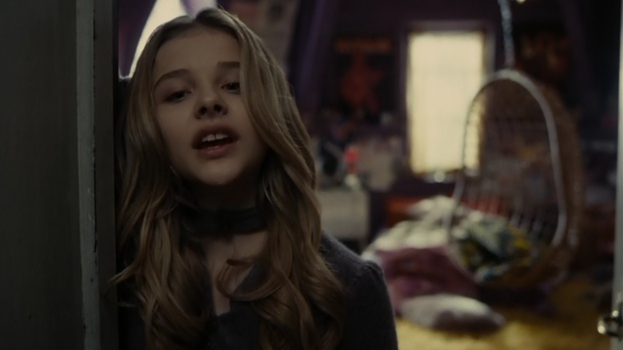 Horror Movies and Beer!: Chloë Grace Moretz hits Puberty in Dark Shadows  (2012)