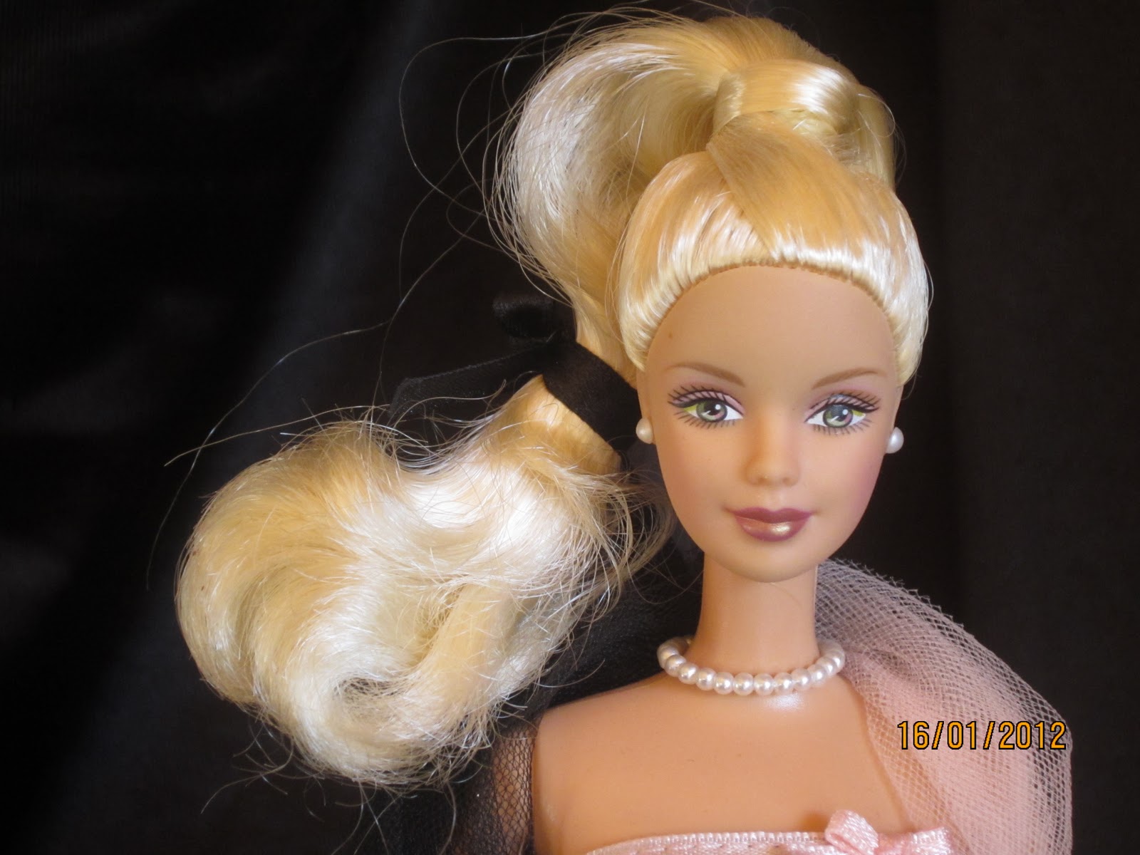 BARBIE SARAI: TIMELESS SILHOUETTE