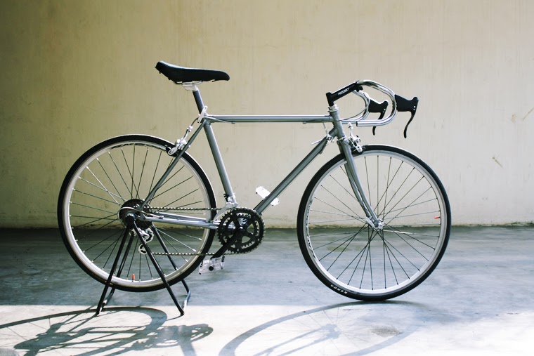 CS Bike Custom 'n Store Road Bike Golden Eagle repainted with